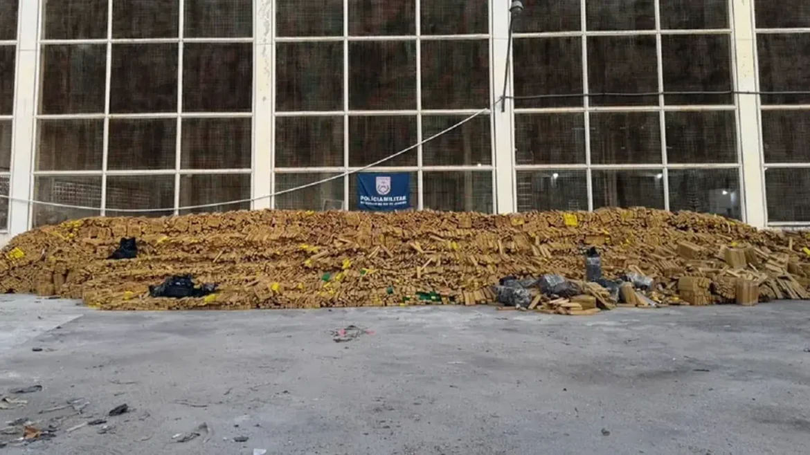 policia-militar-realiza-apreensao-historica-de-maconha-no-rio-de-janeiro