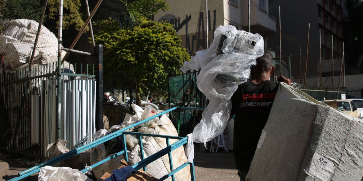 prefeitura-de-sp-ordena-desocupacao-de-cooperativa-de-catadores-apos-40-anos