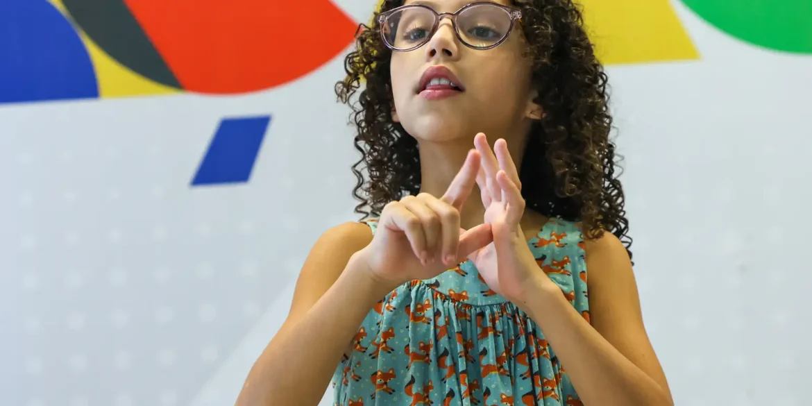 educacao-inclusiva-transforma-vida-de-alunos-surdos-no-brasil