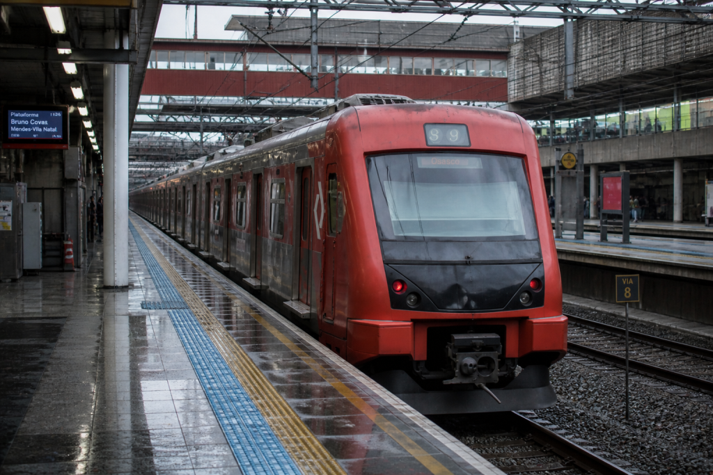 trem-do-expresso-aeroporto-descarrila-na-zona-leste-e-suspende-operacao