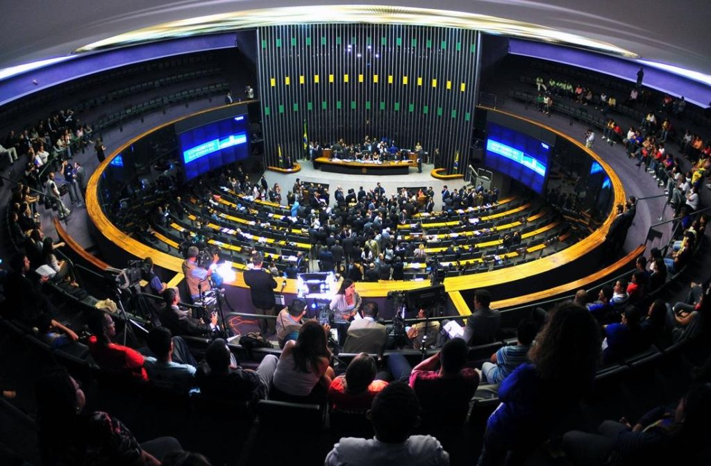 comissao-especial-da-camara-preve-votar-o-fim-da-escala-6×1-ainda-em-maio